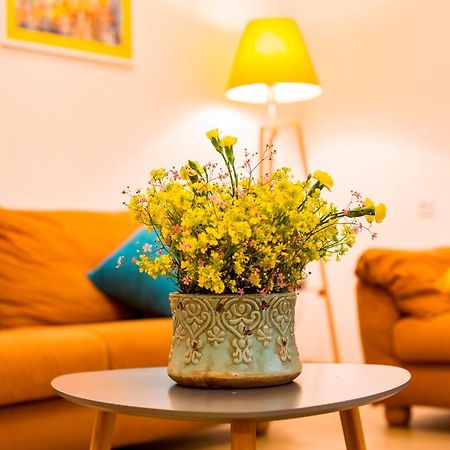 Yellow Apartment In Avlabari ティビリシ エクステリア 写真