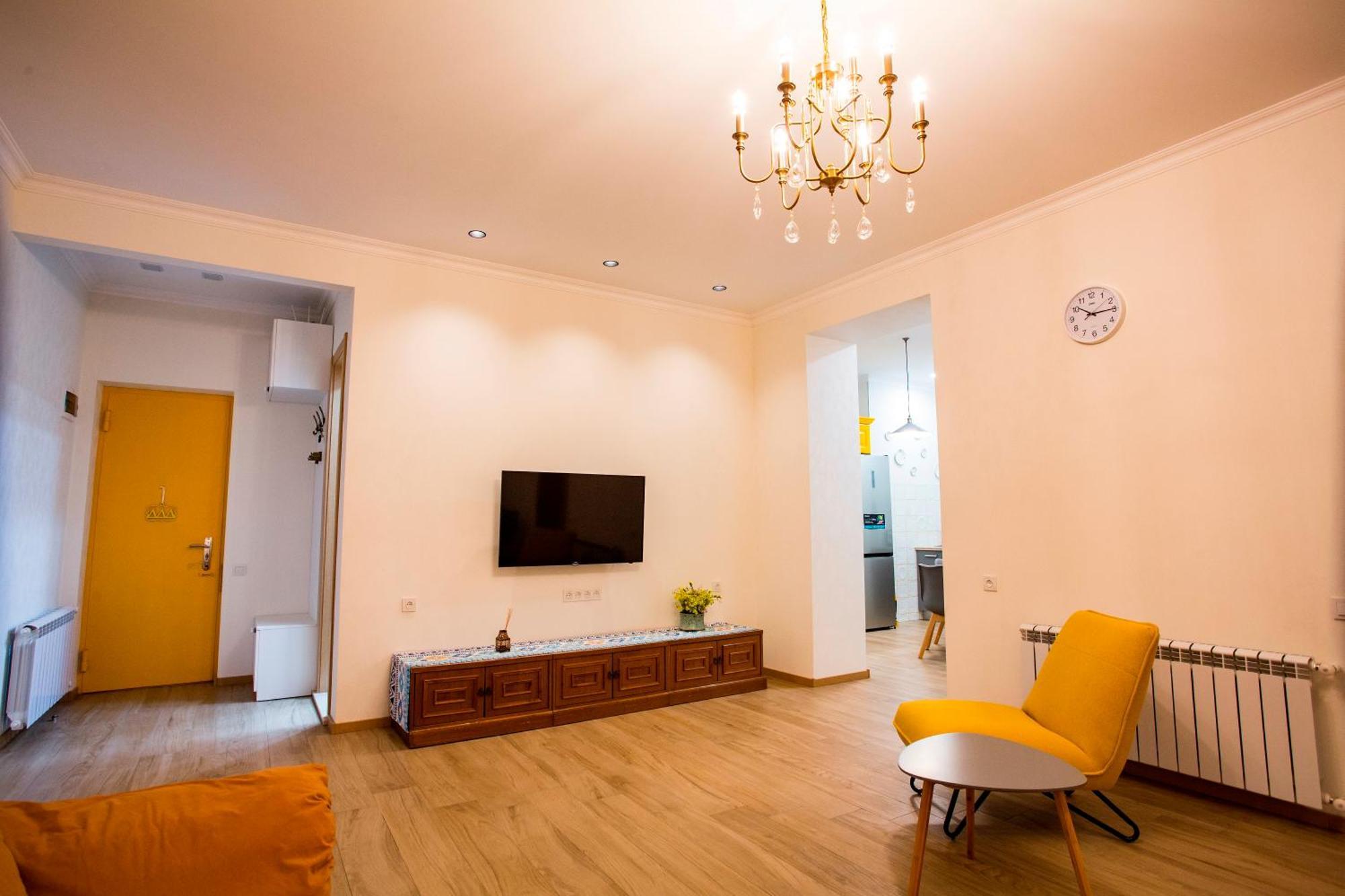 Yellow Apartment In Avlabari ティビリシ エクステリア 写真