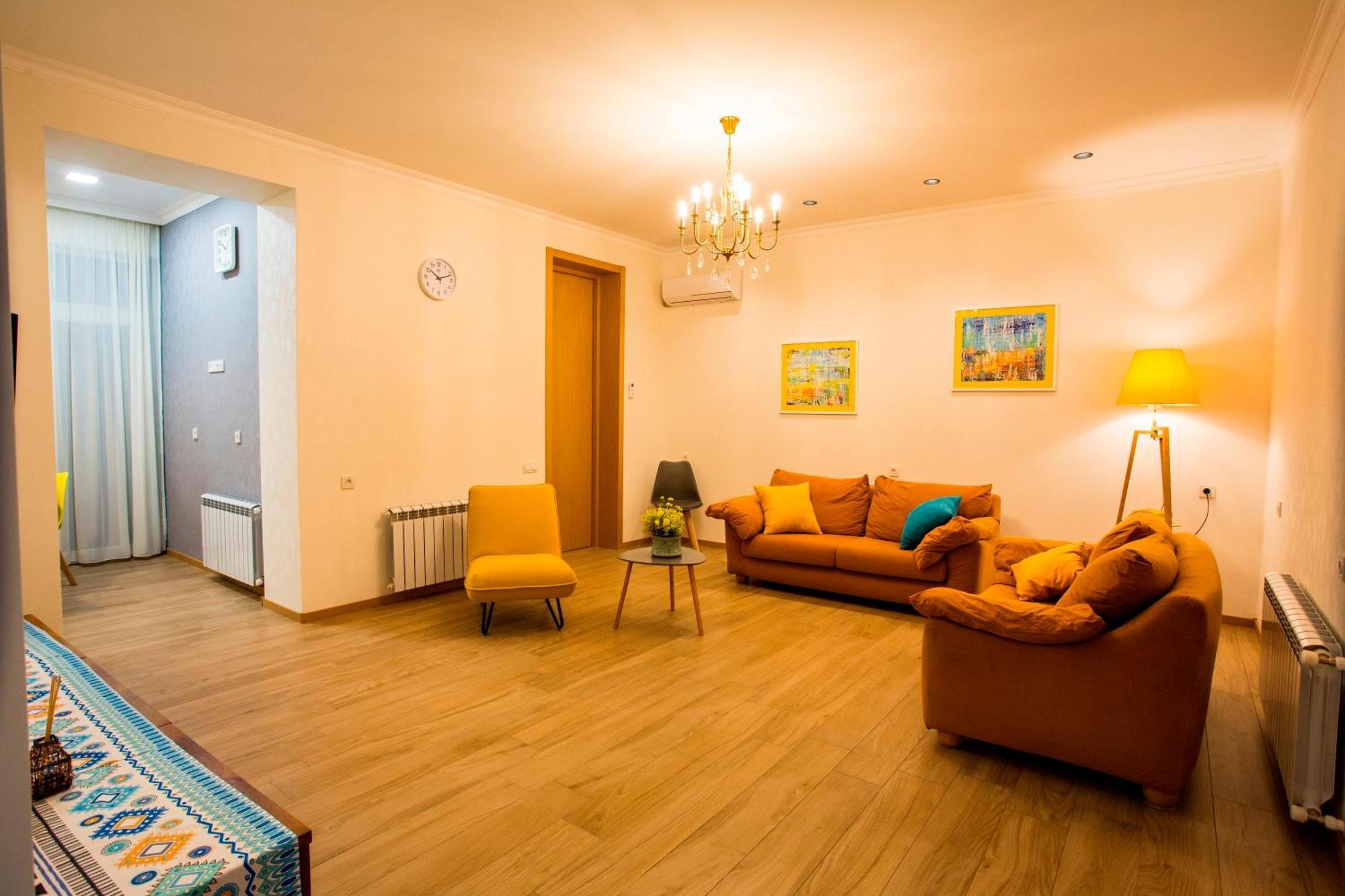Yellow Apartment In Avlabari ティビリシ エクステリア 写真