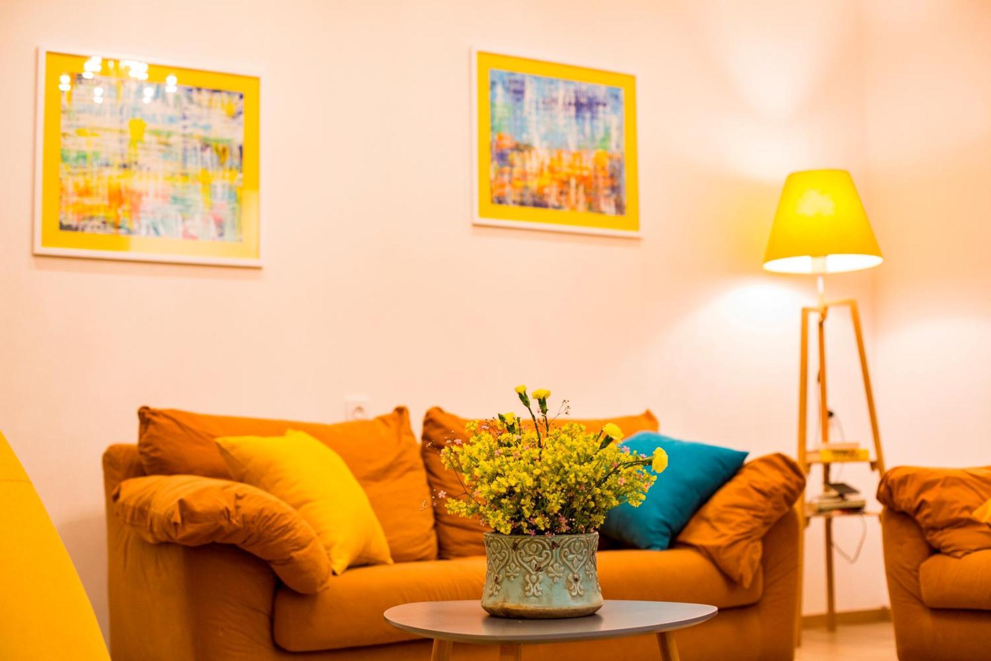 Yellow Apartment In Avlabari ティビリシ エクステリア 写真