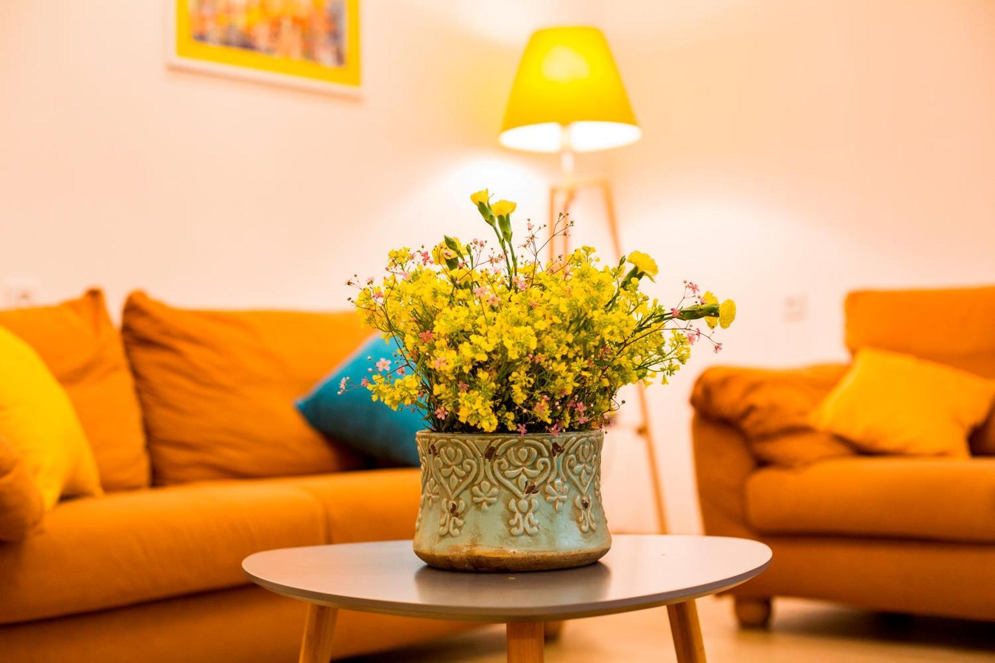 Yellow Apartment In Avlabari ティビリシ エクステリア 写真