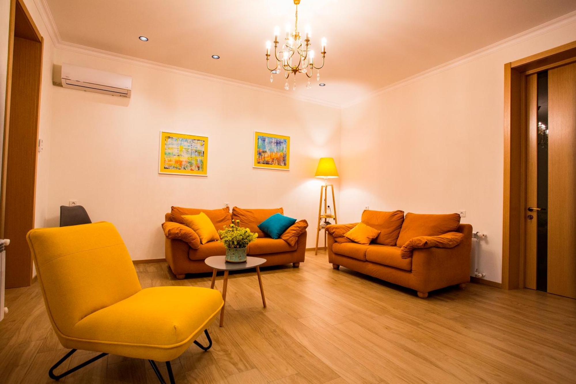 Yellow Apartment In Avlabari ティビリシ エクステリア 写真