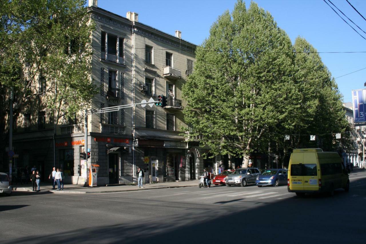 Yellow Apartment In Avlabari ティビリシ エクステリア 写真