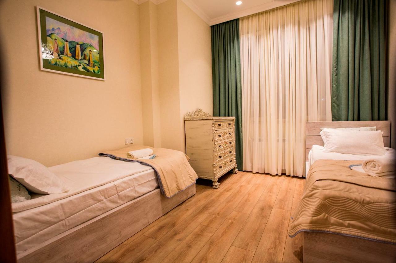 Yellow Apartment In Avlabari ティビリシ エクステリア 写真